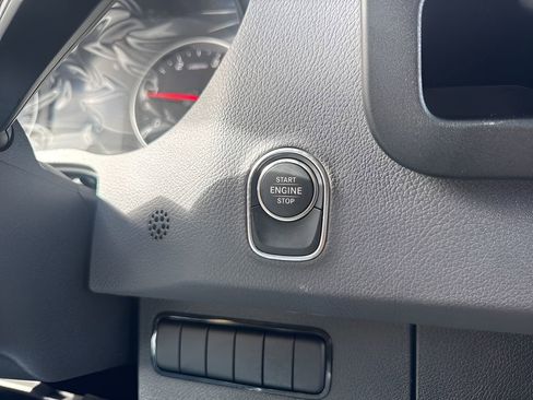 Used 2025 Mercedes-Benz Sprinter 2500 image 18