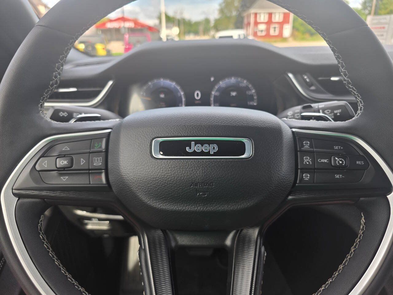 Used 2025 Jeep Grand Cherokee L Laredo AWD/4WD image 23