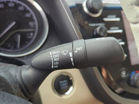 Used 2019 Toyota Camry XLE FWD image 16