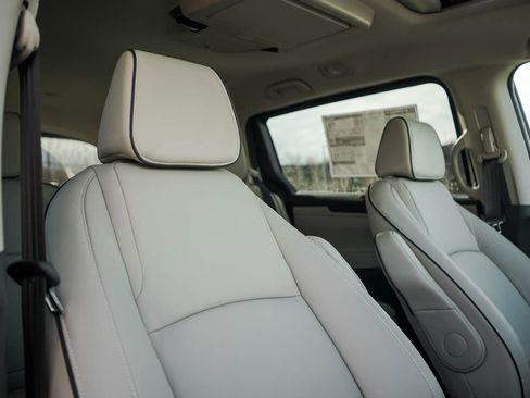 New 2026 Honda Odyssey Touring image 12