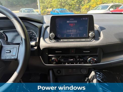 Used 2025 Nissan Rogue SV FWD image 18