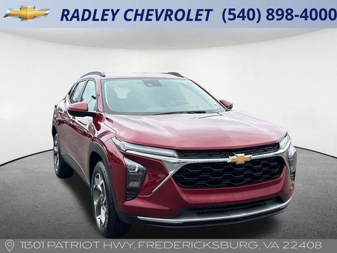 Used 2025 Chevrolet Trax LT FWD image 27