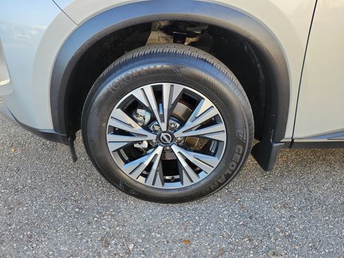 Certified 2023 Nissan Rogue SV FWD image 6