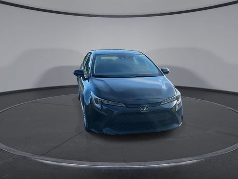 Used 2022 Toyota Corolla LE FWD image 3