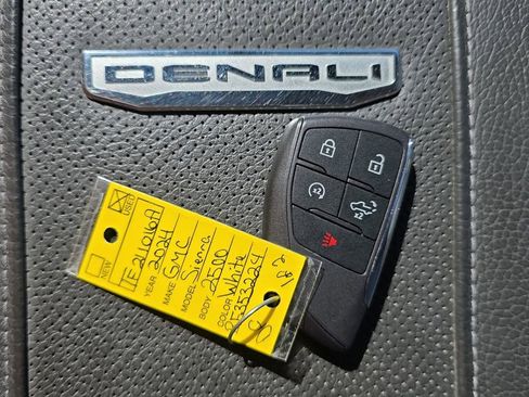 Used 2024 GMC Sierra 2500 Denali w/ Denali Reserve Package AWD/4WD image 23