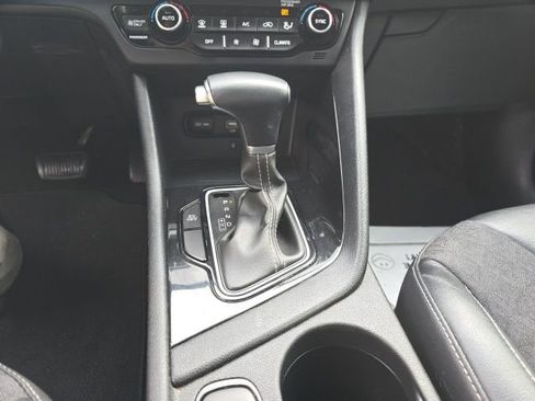 Used 2022 Kia Niro EX image 24