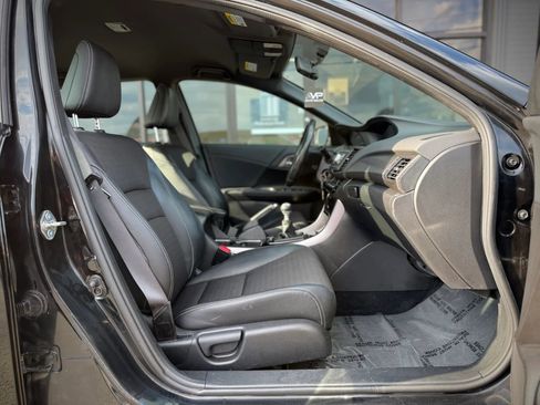 Used 2017 Honda Accord Sport image 16