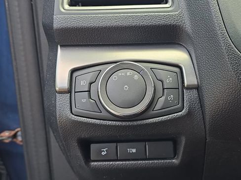 Used 2018 Ford Explorer XLT w/ Equipment Group 202A AWD/4WD image 10