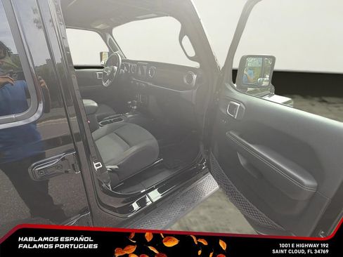 Used 2019 Jeep Wrangler Unlimited Sahara w/ Safety Group AWD/4WD image 16