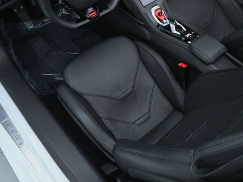 Used 2023 Lamborghini Huracan EVO image 25