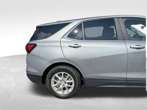 Used 2024 Chevrolet Equinox LT w/ LPO, Floor Liner Package FWD image 4