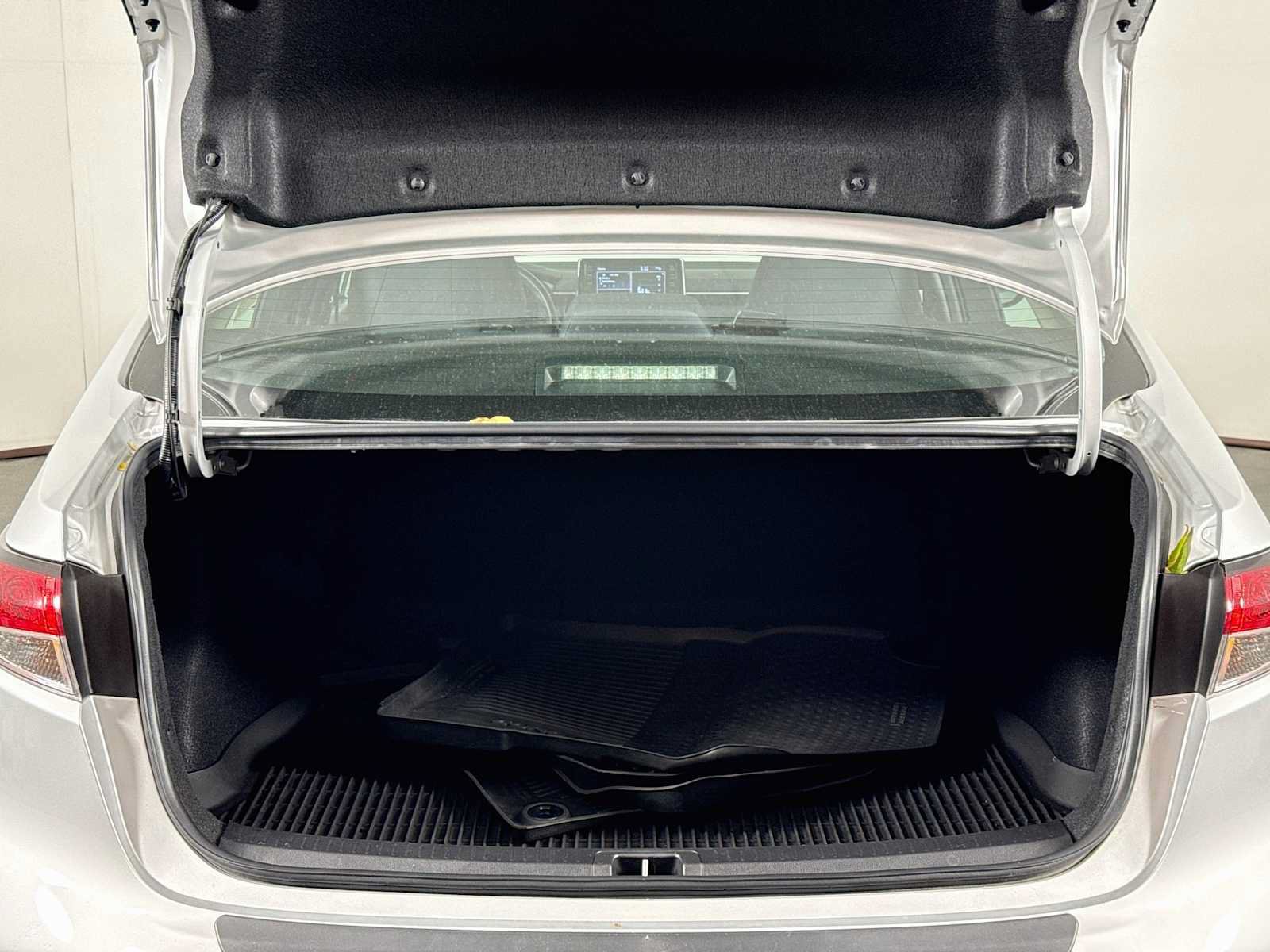 Used 2022 Toyota Corolla LE FWD image 22