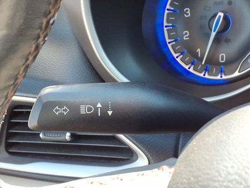 Used 2018 Chrysler Pacifica Touring-L image 18