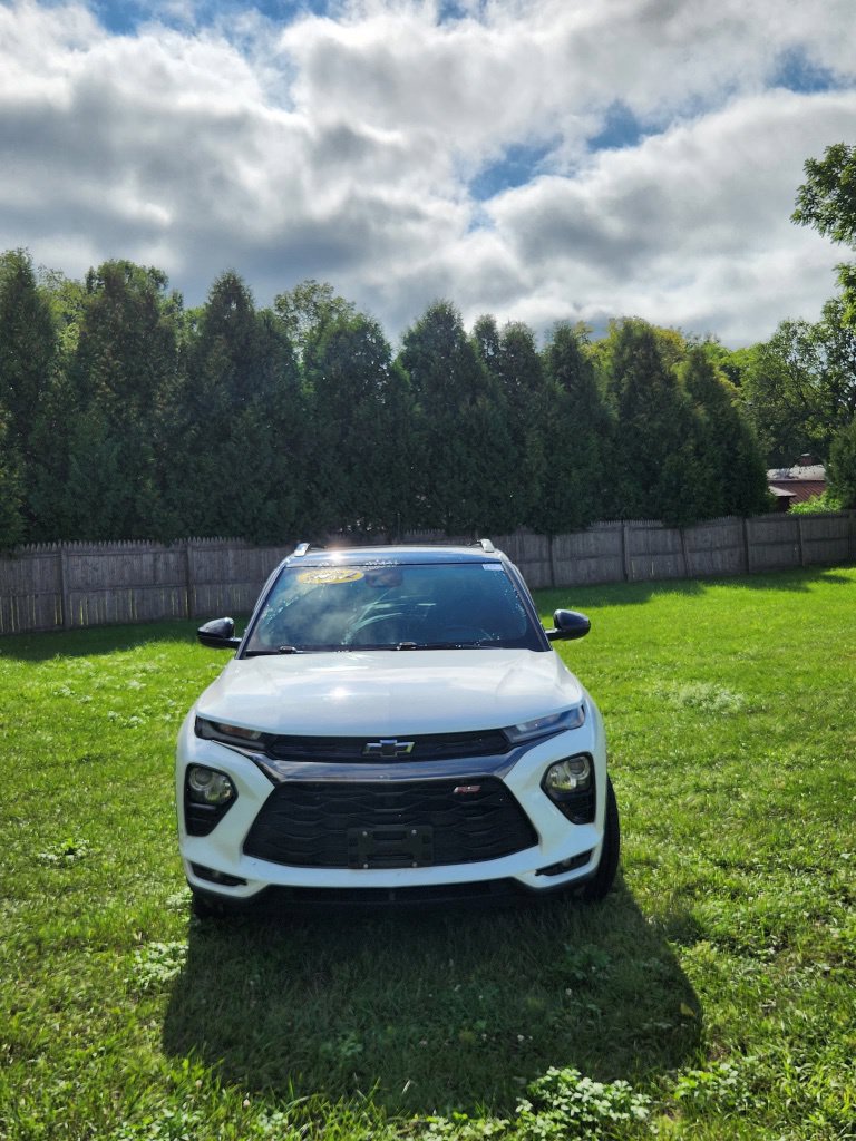 Used 2022 Chevrolet TrailBlazer RS w/ Technology Package FWD image 2