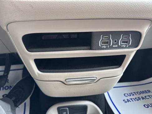 Used 2024 Chrysler Pacifica Touring-L image 31