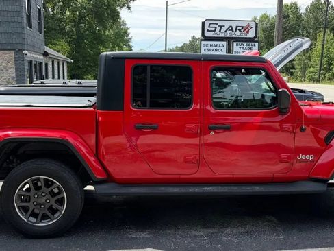 Used 2020 Jeep Gladiator Overland AWD/4WD image 2
