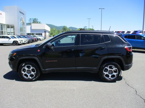 Certified 2022 Jeep Compass Trailhawk w/ Trailhawk Convenience Group AWD/4WD image 8