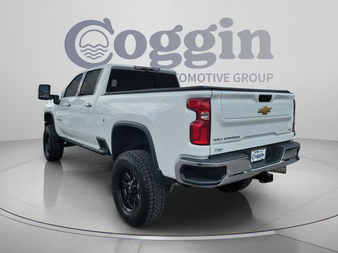 Used 2023 Chevrolet Silverado 2500 LTZ w/ LTZ Premium Package AWD/4WD image 2