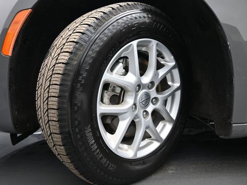 Used 2021 Chrysler Pacifica Touring-L image 43