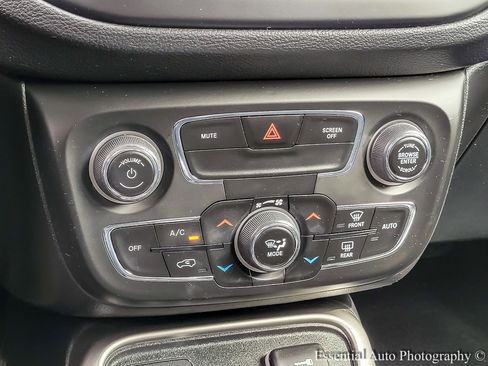 Used 2021 Jeep Compass Latitude FWD image 19