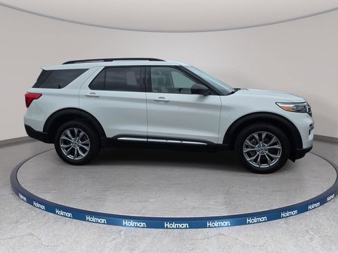 Certified 2023 Ford Explorer XLT w/ Equipment Group 202A AWD/4WD image 4