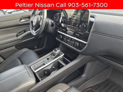Certified 2025 Nissan Pathfinder SL w/ SL Premium Package FWD image 13