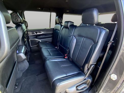 Used 2022 Jeep Wagoneer Series III AWD/4WD image 21