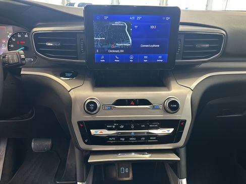 Used 2023 Ford Explorer XLT w/ Equipment Group 202A image 3