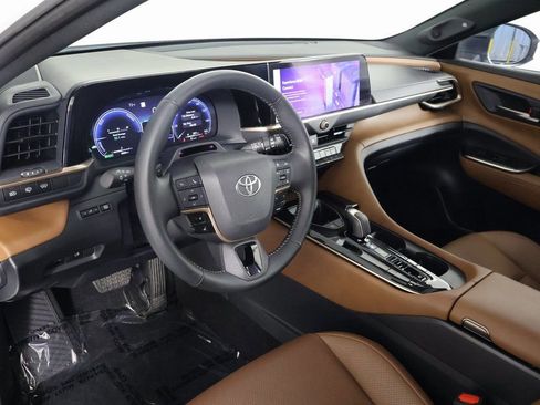 Used 2025 Toyota Crown Signia w/ Advanced Technology Package AWD/4WD image 7