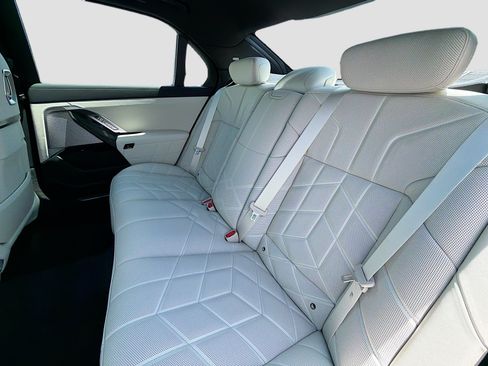 New 2026 BMW 740i w/ Premium Package RWD image 20