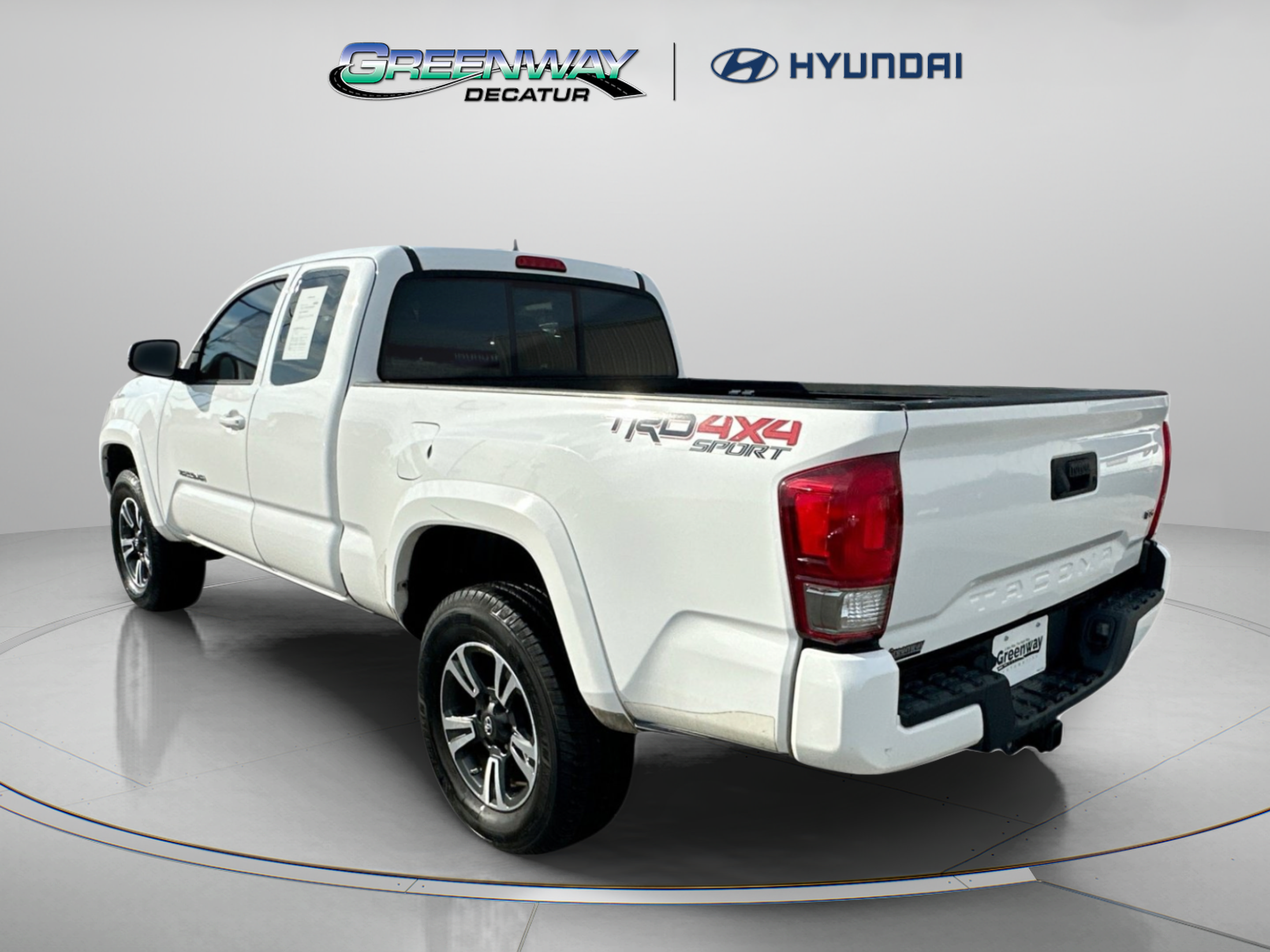 Used 2017 Toyota Tacoma TRD Sport w/ Tow Package (A/T) AWD/4WD image 6