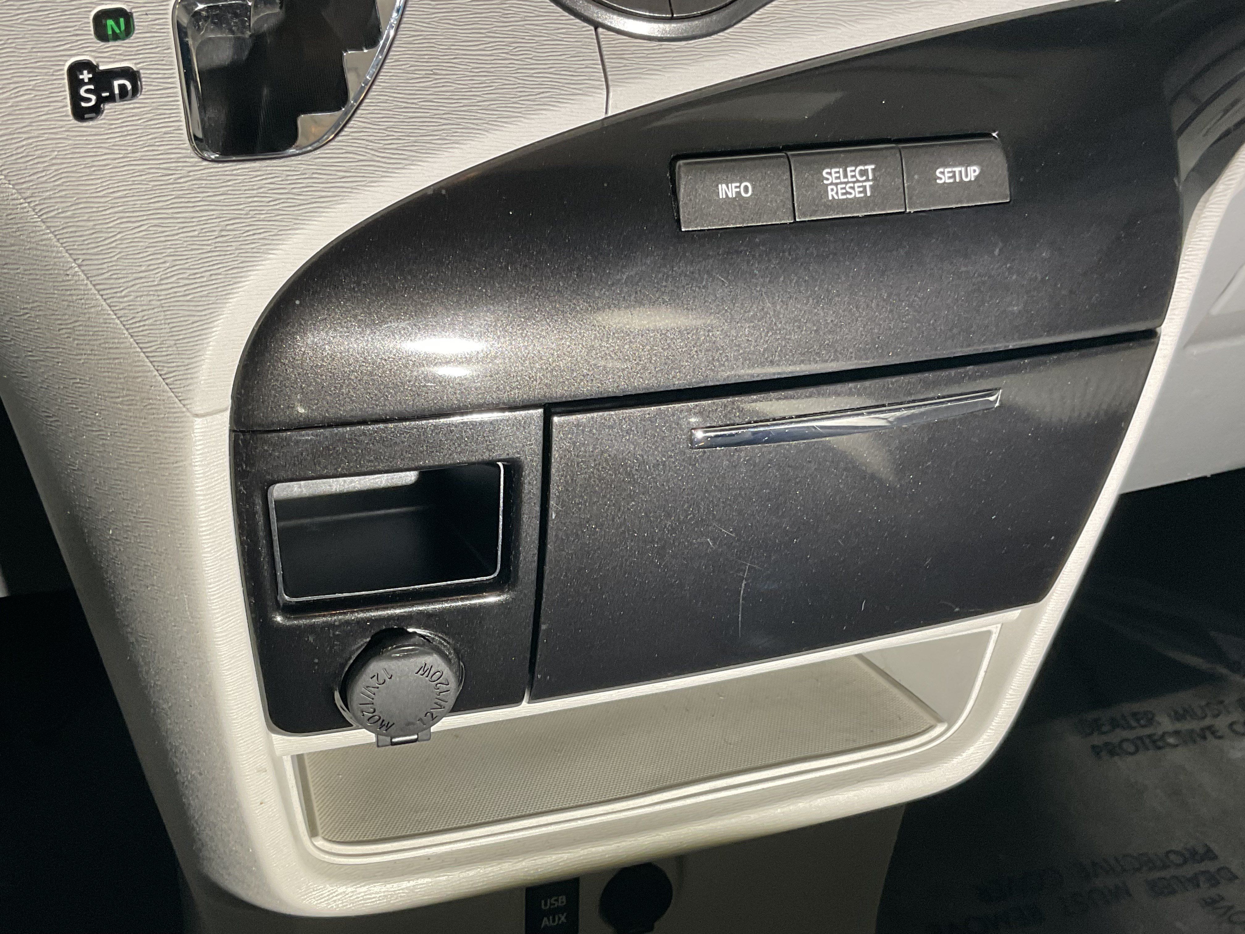 Used 2012 Toyota Sienna LE w/ Towing Pkg FWD image 16