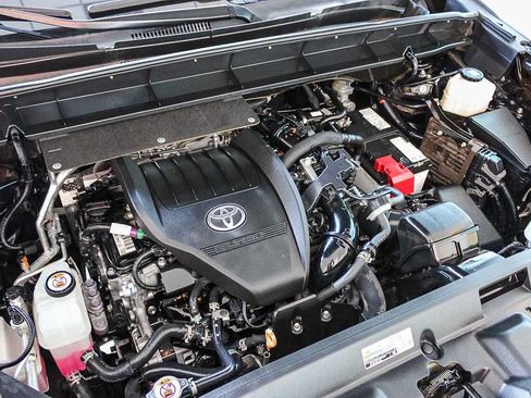Used 2023 Toyota Highlander L FWD image 26