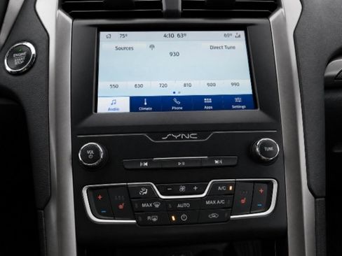 Used 2020 Ford Fusion SE AWD/4WD image 12