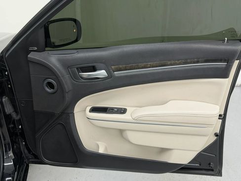 Used 2017 Chrysler 300 C w/ Safetytec Plus Group RWD image 19