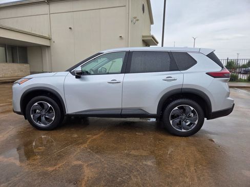 Used 2025 Nissan Rogue SV FWD image 8