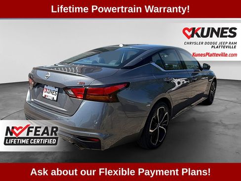 Used 2025 Nissan Altima 2.5 SR FWD image 9