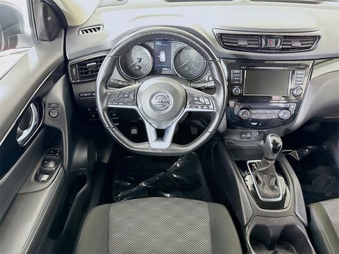 Certified 2022 Nissan Rogue Sport SV image 4