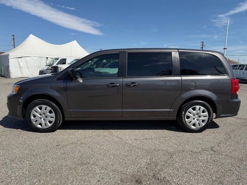 Used 2018 Dodge Grand Caravan SE w/ UConnect Hands-Free Group image 10