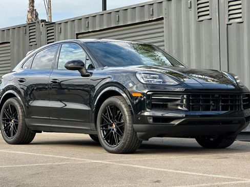 Used 2025 Porsche Cayenne image 10