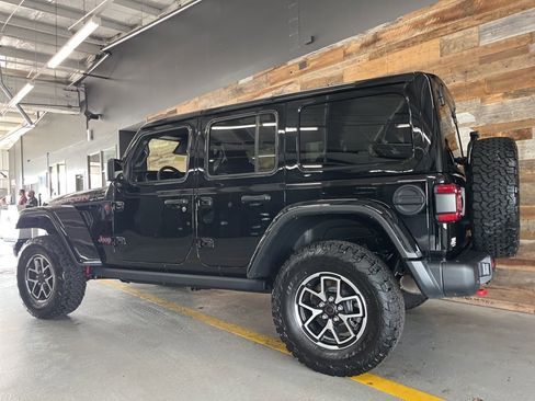 Used 2026 Jeep Wrangler Unlimited Rubicon AWD/4WD image 24