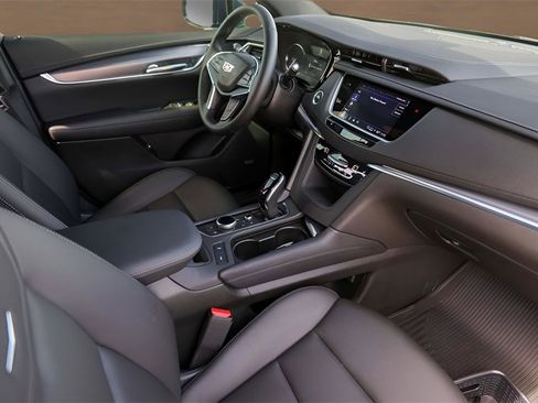 Used 2025 Cadillac XT5 Luxury image 30