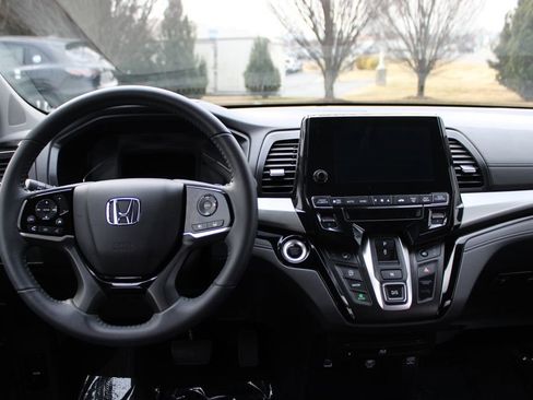 Used 2024 Honda Odyssey Touring image 19