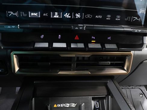 Used 2025 GMC Hummer EV 3X w/ LPO, Illumination Package image 11