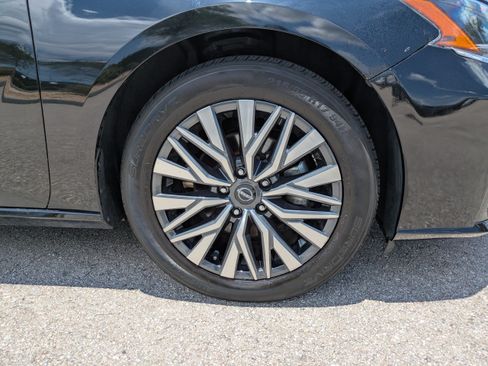 Used 2024 Nissan Altima 2.5 SV FWD image 14