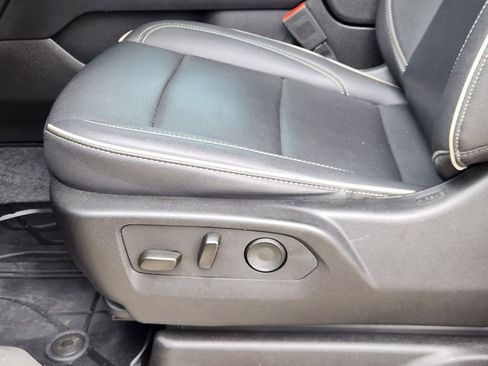 Used 2024 Chevrolet Suburban Premier w/ Premium Package 2 AWD/4WD image 24