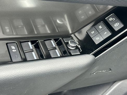 Used 2019 Land Rover Range Rover Velar S AWD/4WD image 13
