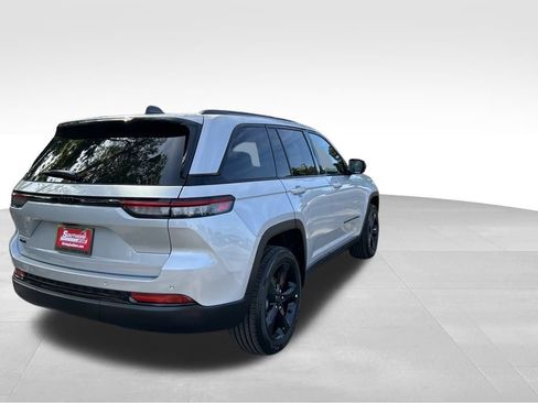 New 2025 Jeep Grand Cherokee Altitude image 6