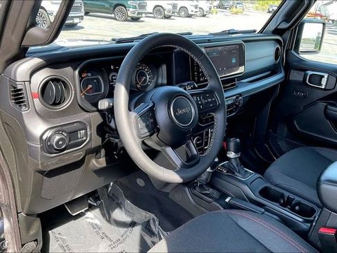 Used 2025 Jeep Wrangler Unlimited Rubicon AWD/4WD image 14