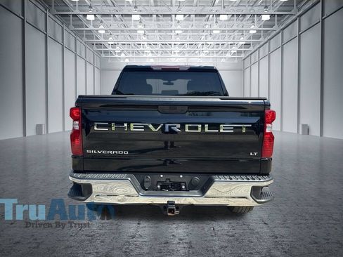 Used 2022 Chevrolet Silverado 1500 LT AWD/4WD image 7